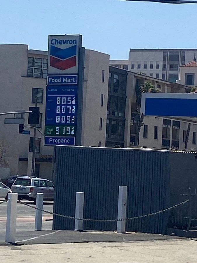 KTTV FOX TV-11 Los Angeles, CA: Overpriced LA Chevron Gas Station Lowers Prices After FOX 11 Coverage